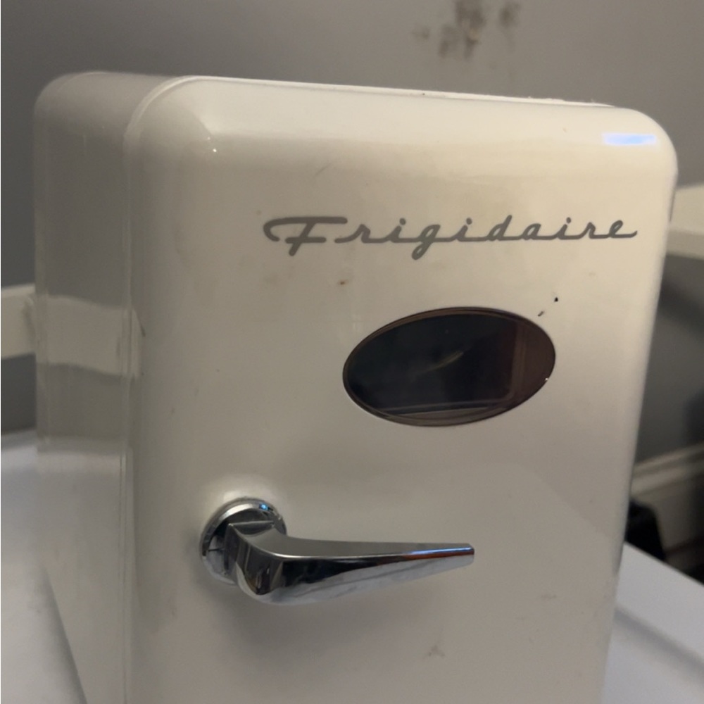 Mini fridge